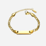 Un bracelet gourmette doré pour enfant.