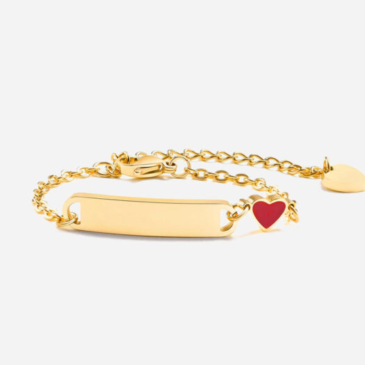 Bracelet gourmette dorée avec un coeur sur le coté de la plaque.