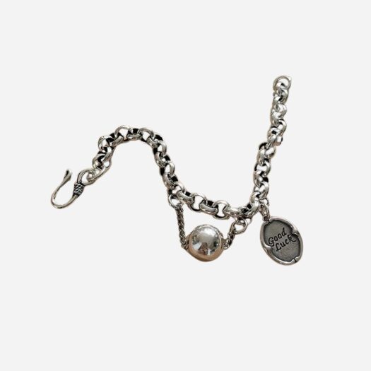 Bracelet chaine argenté avec perle et pendentif chance