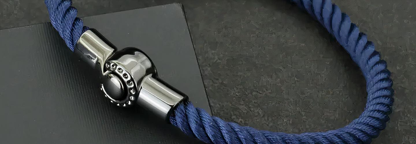 bracelet-cordon-avec-un-joli-fermoir-pour-homme-bleu-marine-l-image-2.webp