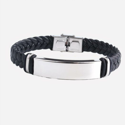 Bracelet gourmette tressée sur fond blanc.