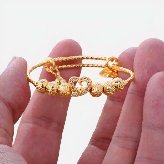Bracelet jonc pour bébé doré avec coeur et perles