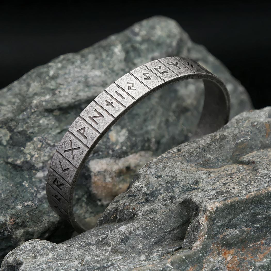 bracelet-viking-grave-de-runes-pour-homme-image-3.jpg