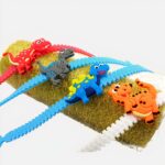 Lot de bracelets dinosaures colorés pour fête d'anniversaire