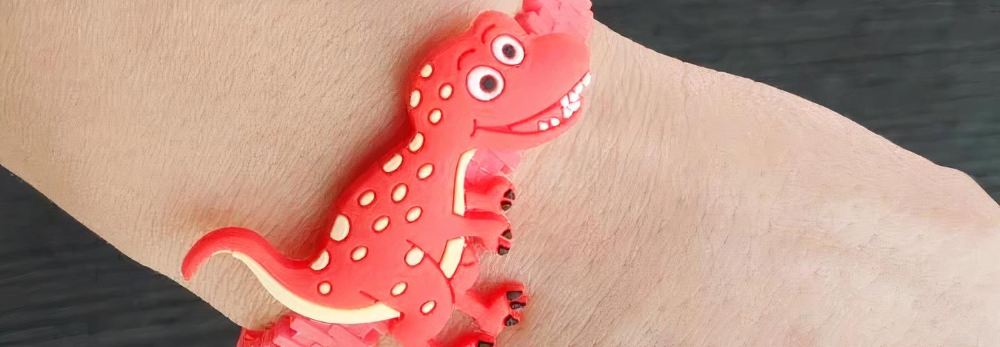 lot-de-bracelets-dinosaures-colores-pour-fete-d-anniversaire-2-image-2.jpeg