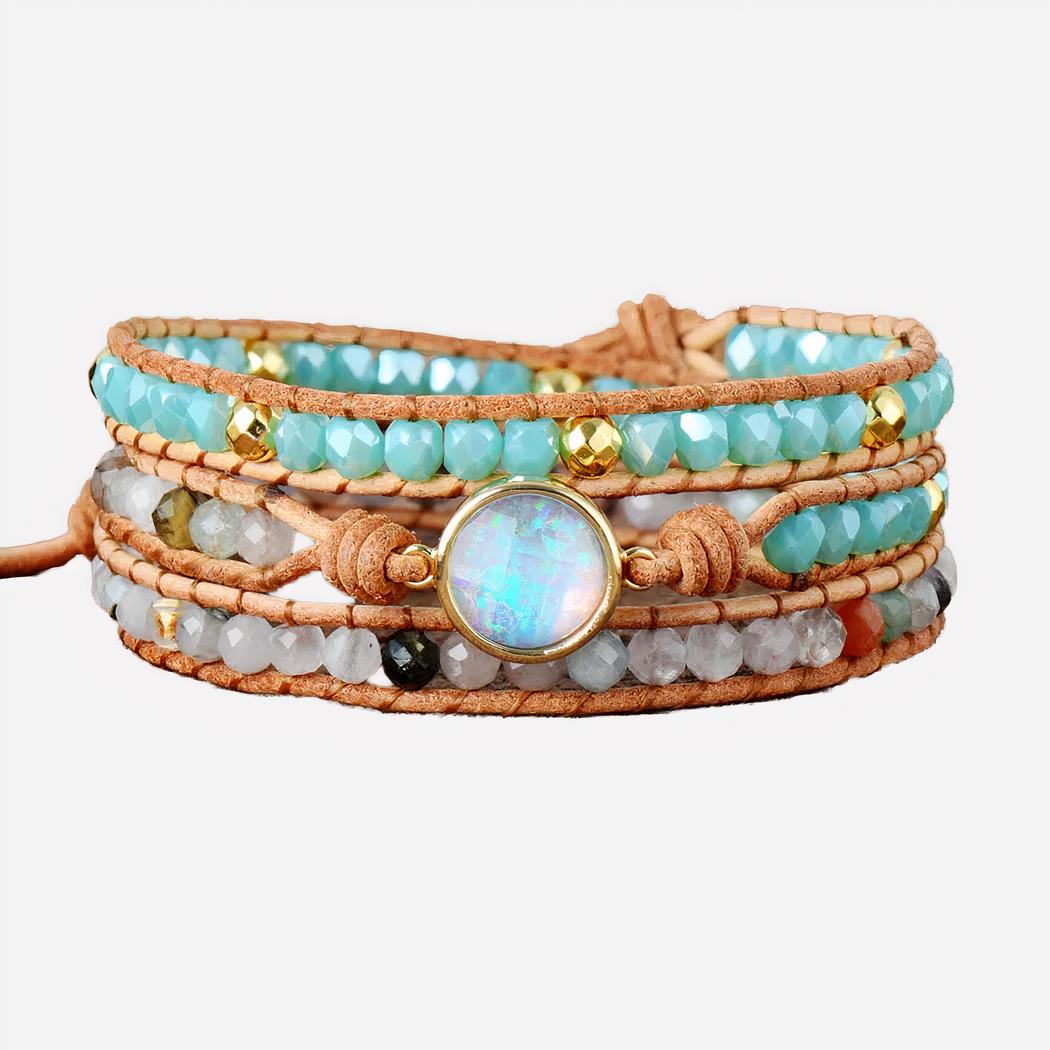 7425-wijqph.jpg Bracelet de 3 rangées de perles de pierre séparées par des fils de cuir avec une grosse pierre ronde blanche au milieu