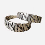 2 bracelets jonc argentés texture effet zèbre l'un au dessus de l'autre