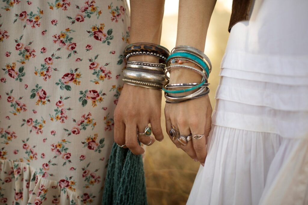 Comment se porte un bracelet bouddhiste ? Article bohemian personalities going adventure together 23 2149623169