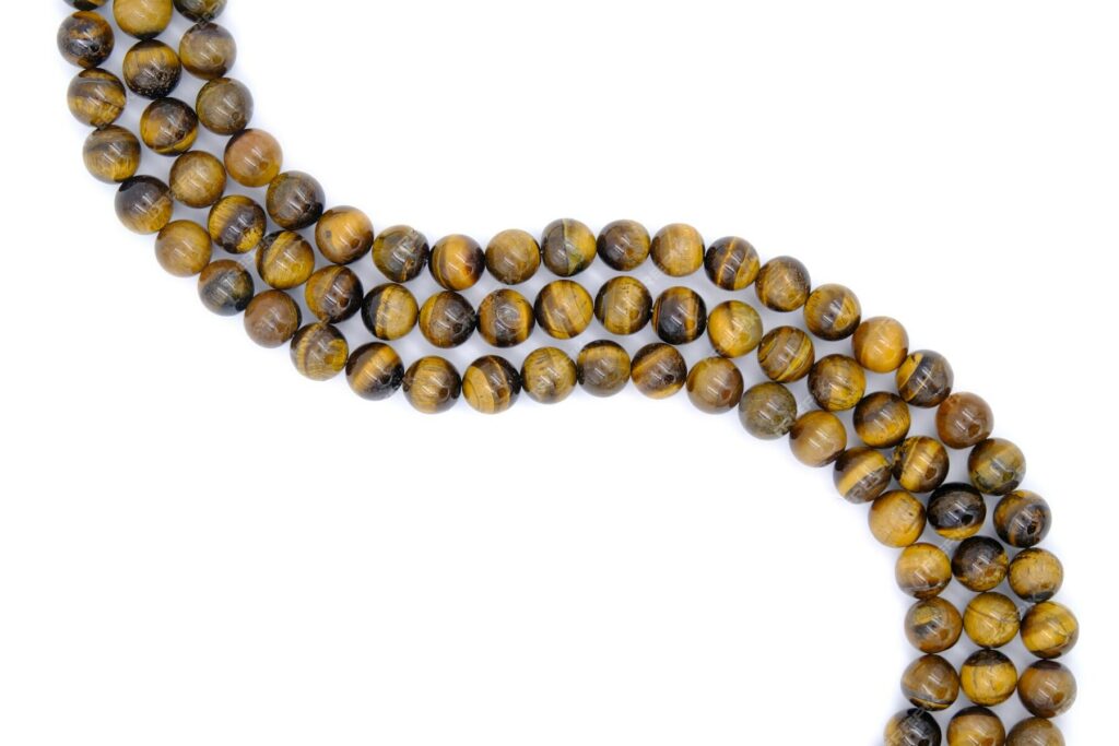 Comment activer un bracelet œil de tigre ? Article high angle view eggs white background 1048944 8653921