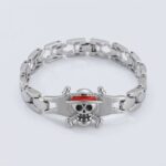 Bracelet gourmette One Piece pour homme en métal argenté, sur fond gris